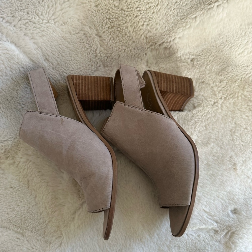 Elegant Women's Tan Slingback Shoes